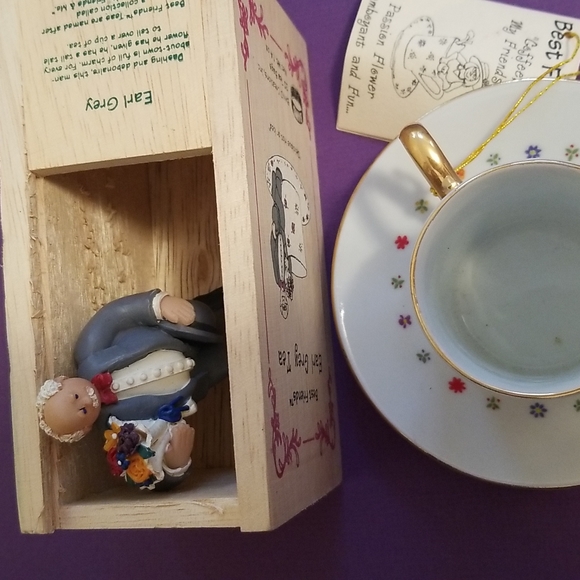 Adorable cup with grandpa earl - Picture 4 of 4